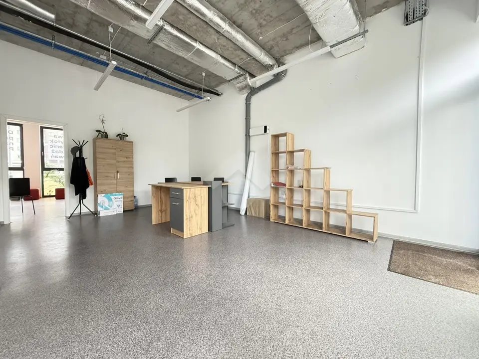 Lokal usługowy z dużymi witrynami! – Kraków