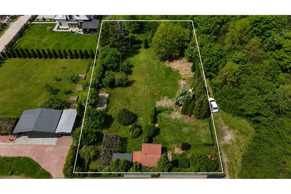 Na sprzedaż atrakcyjna działka budowlana o powierzchni 1260 m², położona przy ul. – Starachowice