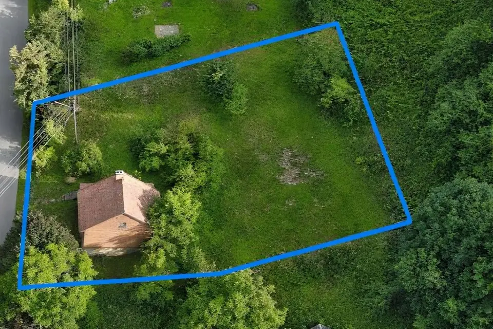 Na sprzedaż działka nr 4490 o powierzchni około 1100 m², położona przy ul. – Rychwałd