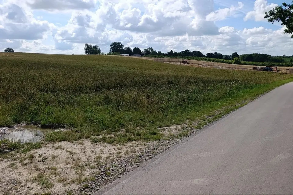 Dzialka – Płouszowice