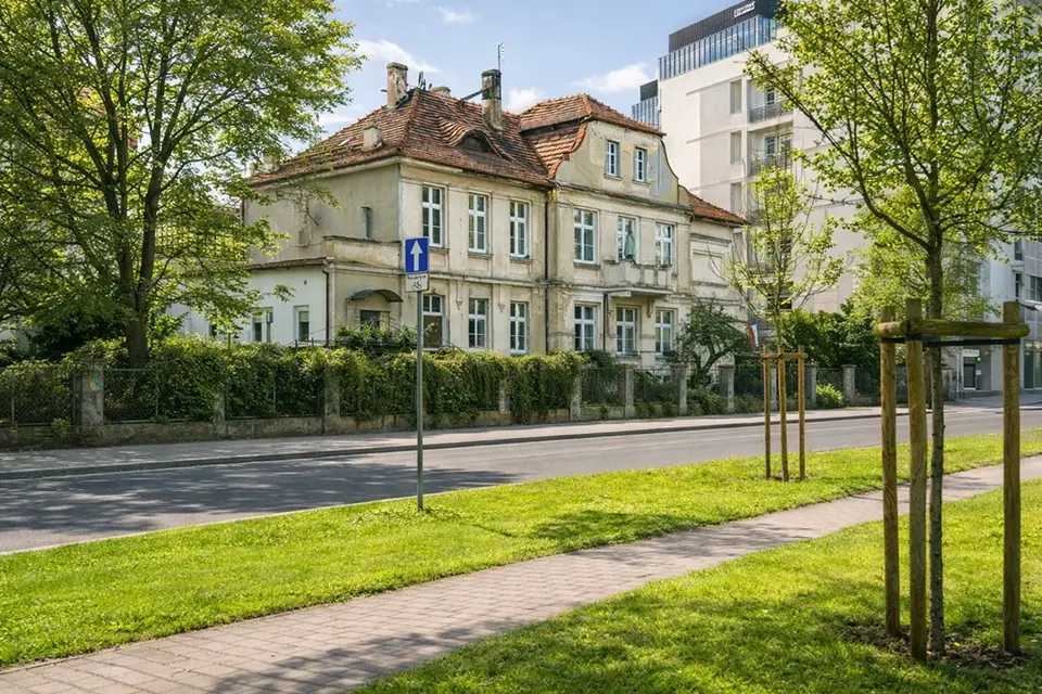 NA SPRZEDAŻ LOKAL W WILLI MIEJSKIEJ Z OGRÓDKIEM Poznań, ul.