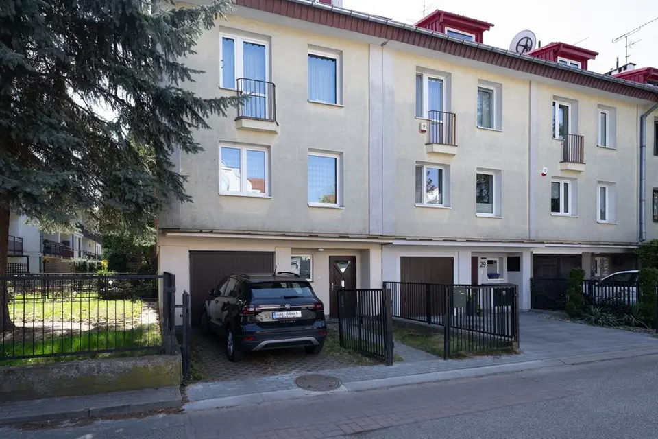 Dom W Zabudowie Szeregowej – Warszawa