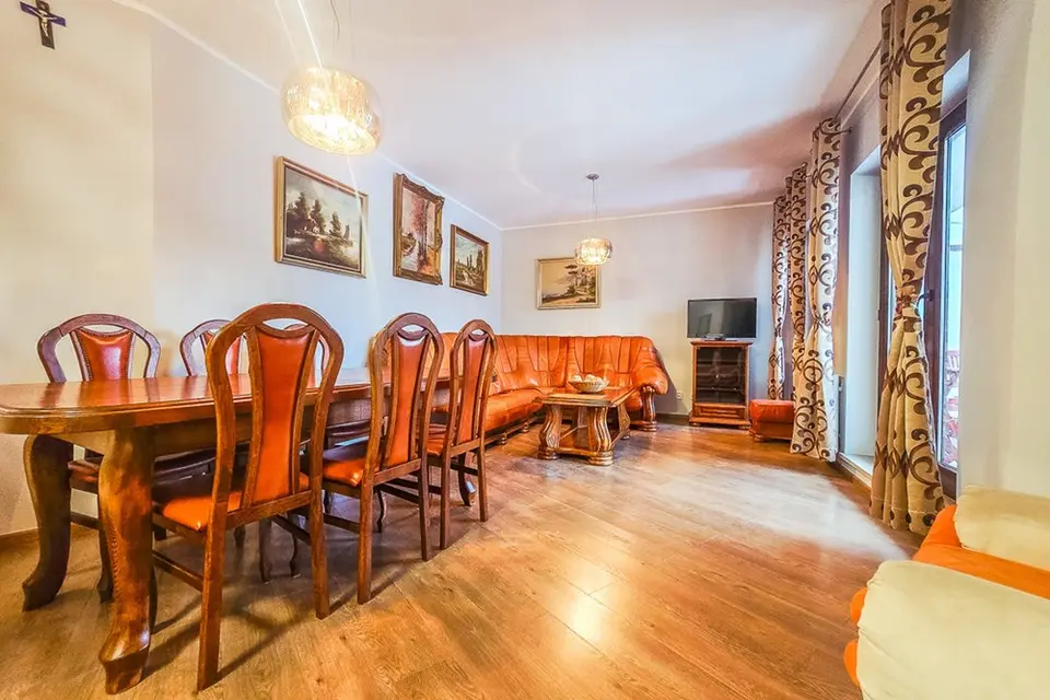 Duży, przestronny apartament 3 pokojowy, o powierzani 82,68 m² na wynajem w centrum Łodzi. – Łódź